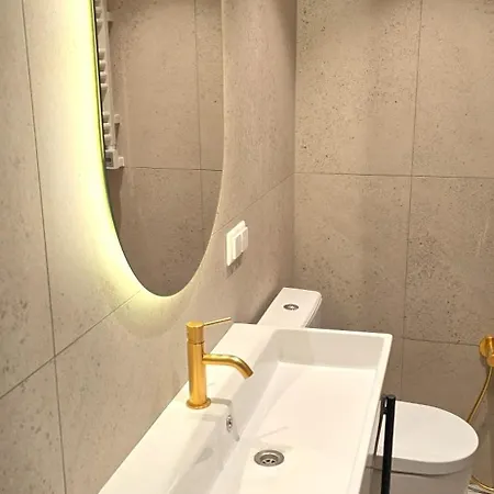 Friedrich Magnus, Gueldenstubbe Residences Apartman *